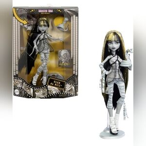 NIB Monster High Reel Drama Cleo de Nile Figure